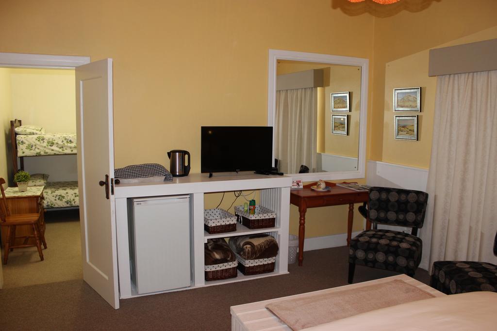 Smuts Ave. Guest Rooms Херманус Экстерьер фото